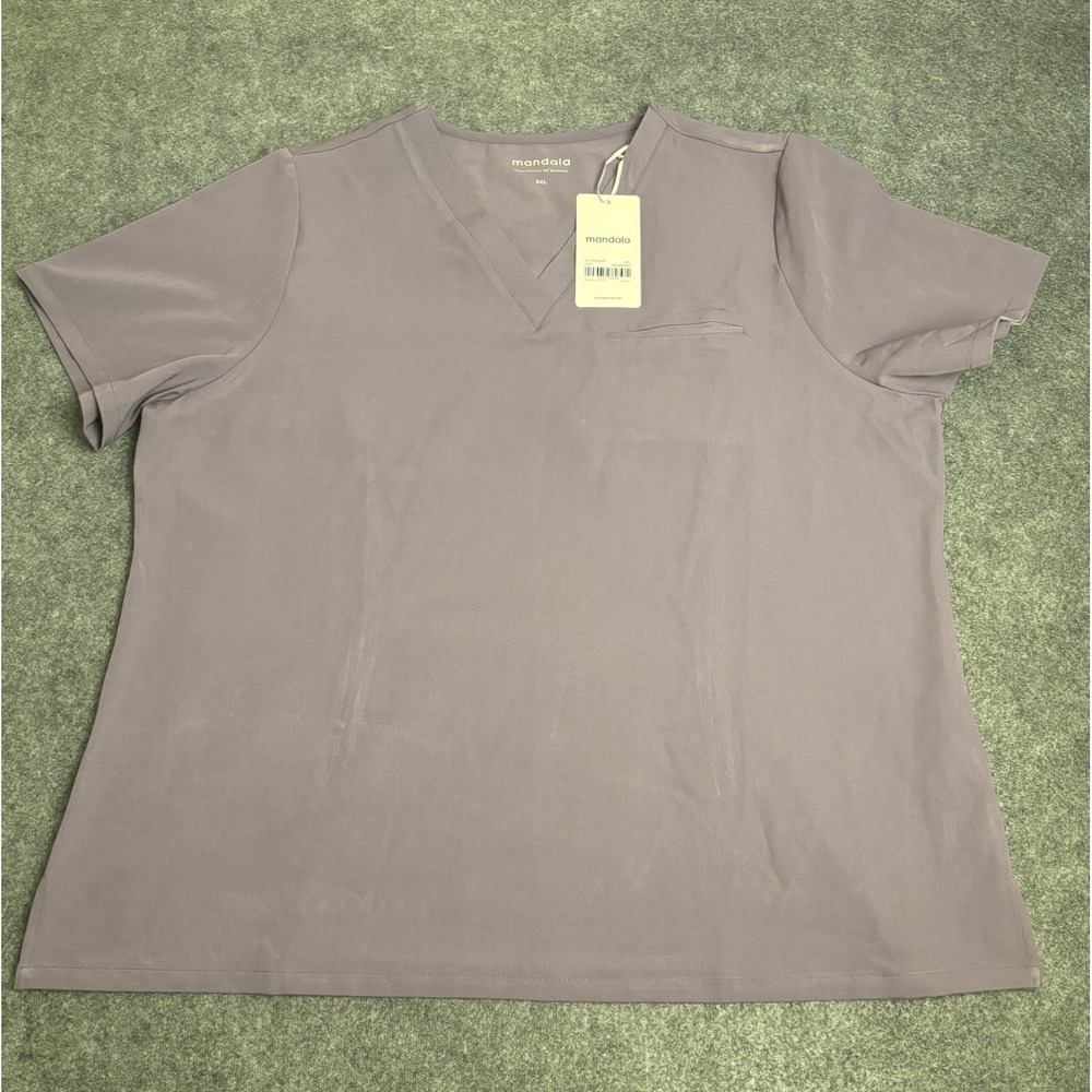 Mandala Scrubs Women's 2XL Dewberry V-Neck Pocket Top NWT. A4